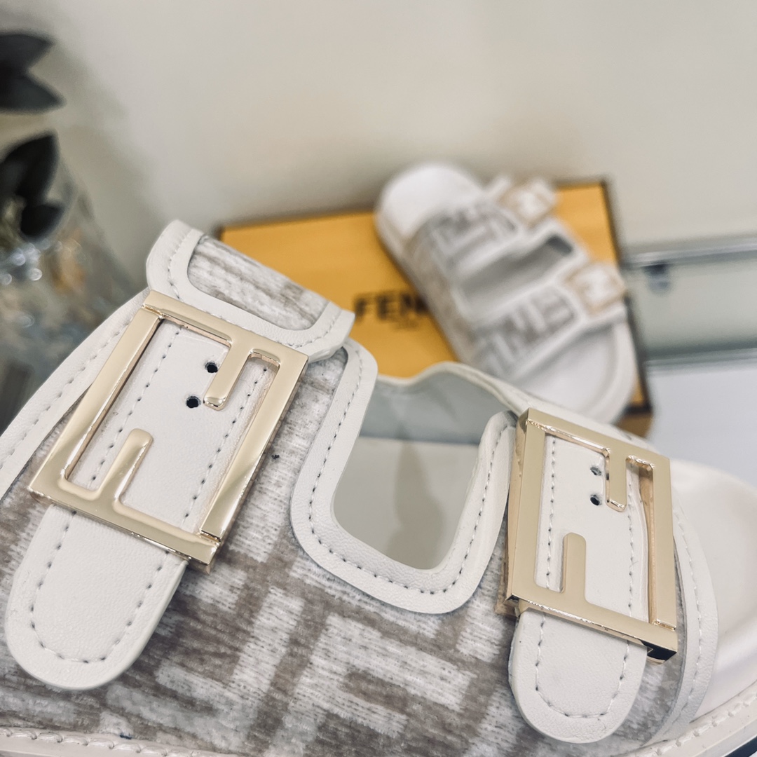 Fendi Feel Slides - EUR FASHION