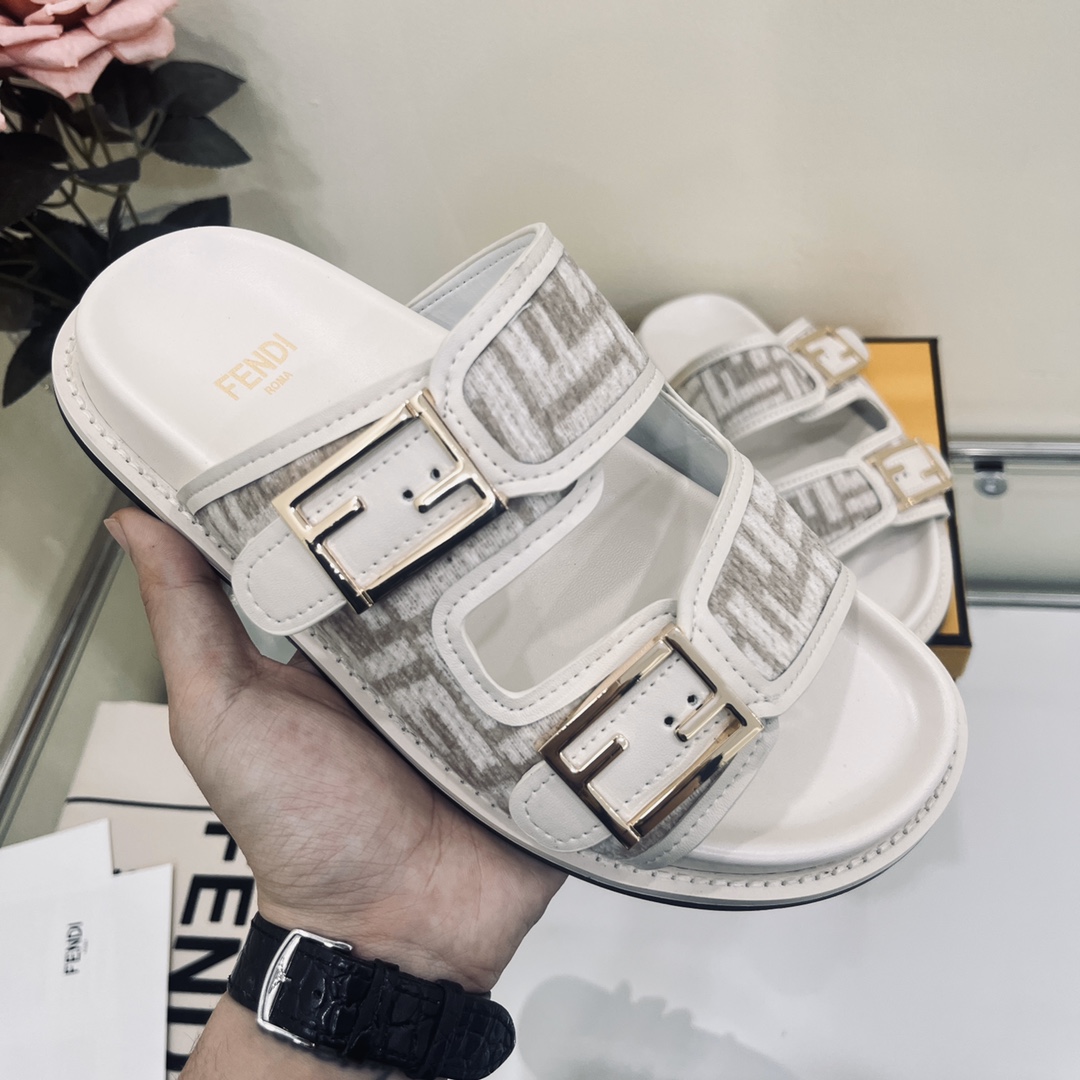 Fendi Feel Slides - EUR FASHION