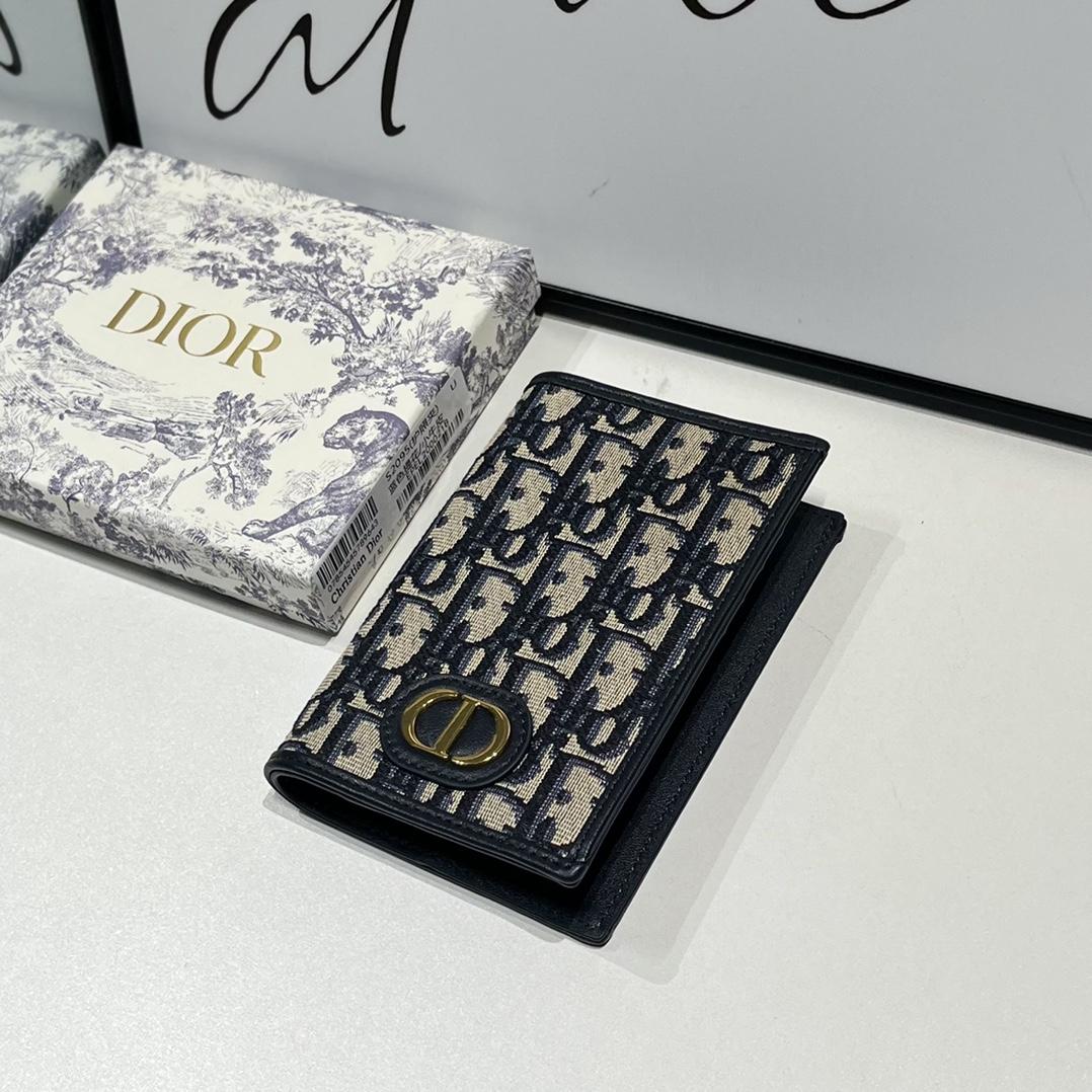 Dior 30 Montaigne Passport Holder - EUR FASHION