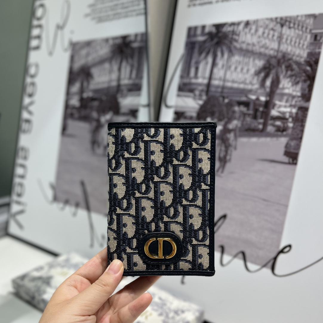 Dior 30 Montaigne Passport Holder - EUR FASHION