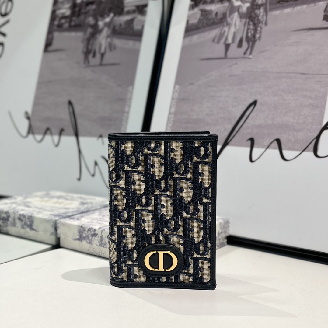 Dior 30 Montaigne Passport Holder - EUR FASHION