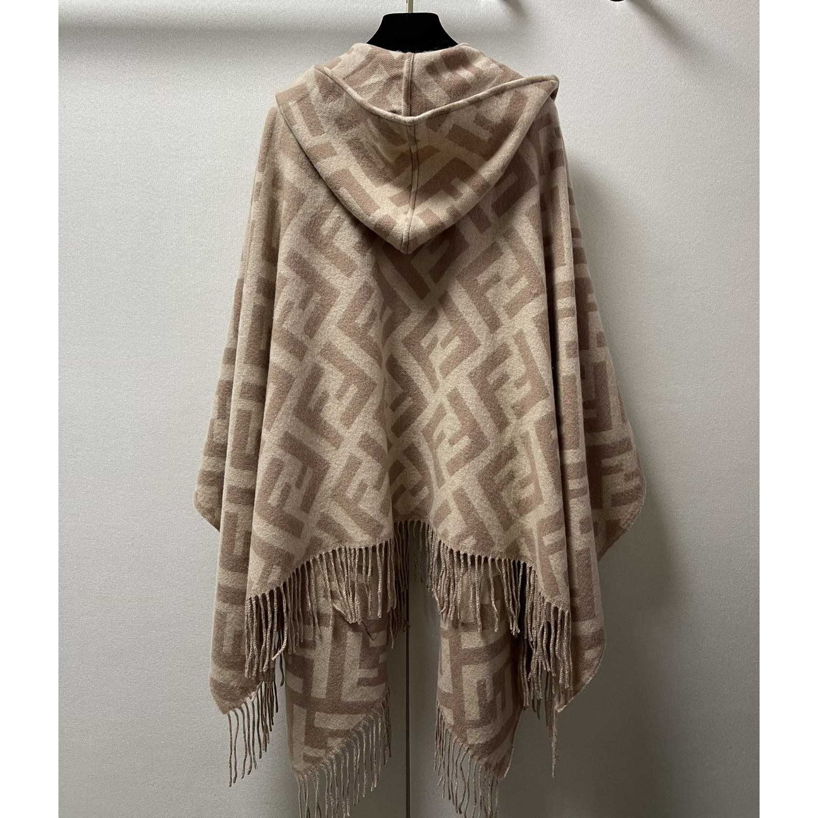 Fendi Poncho - EUR FASHION