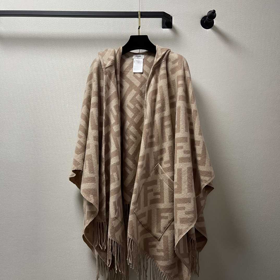 Fendi Poncho - EUR FASHION