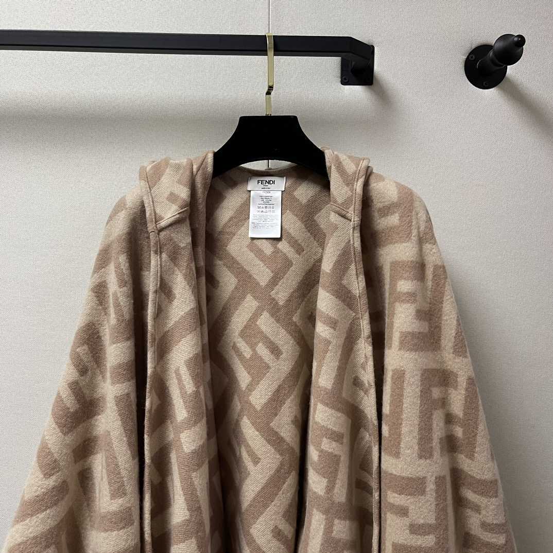 Fendi Poncho - EUR FASHION