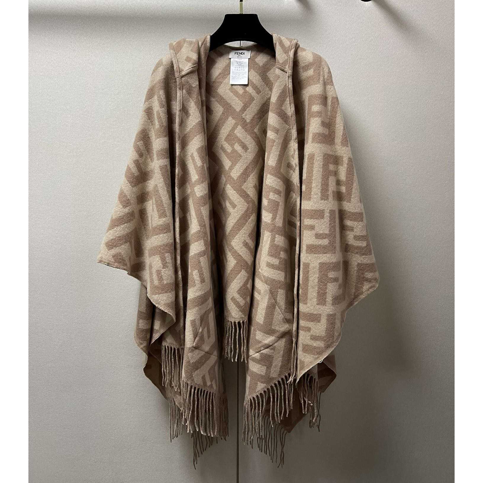 Fendi Poncho - EUR FASHION