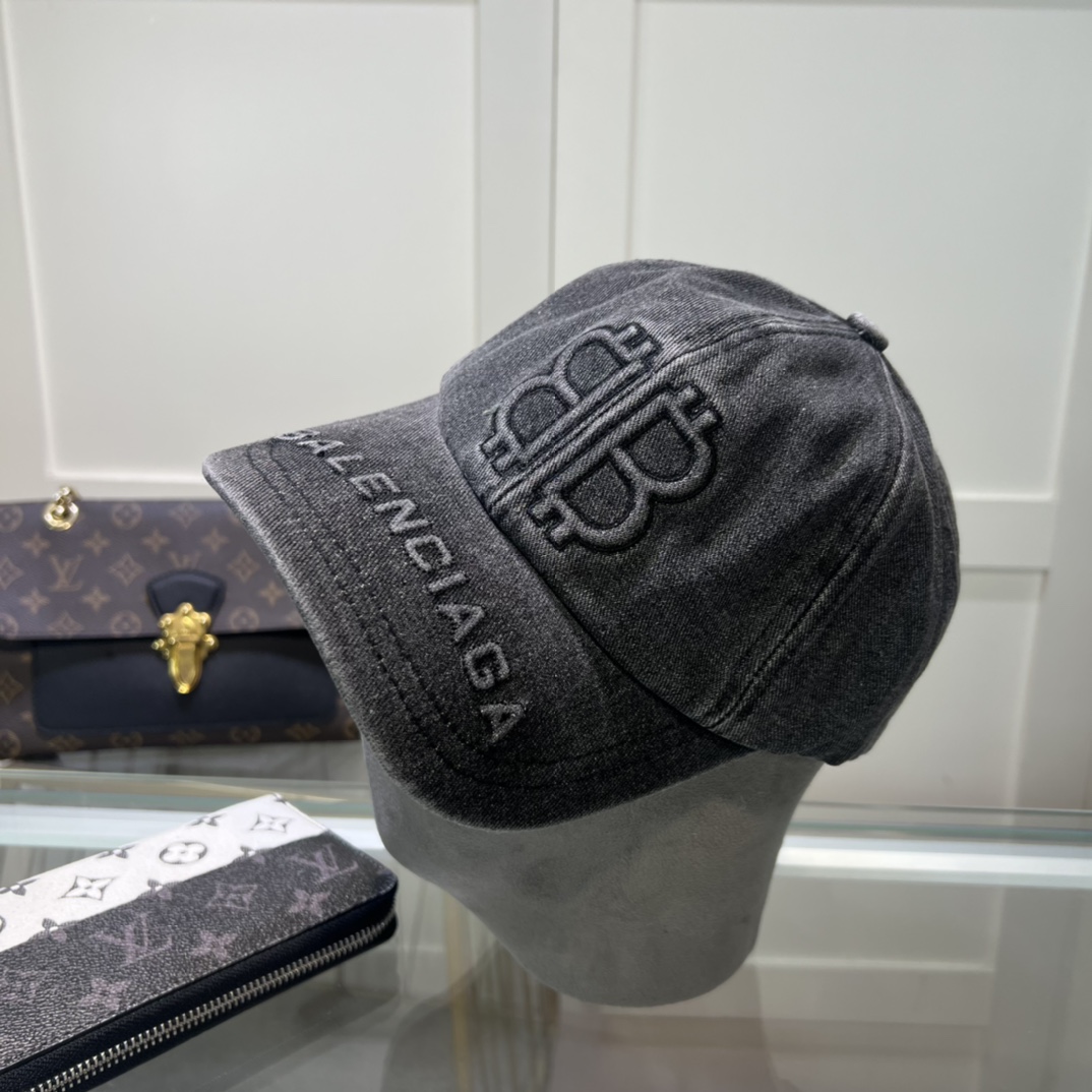 Balenciaga Cap - EUR FASHION