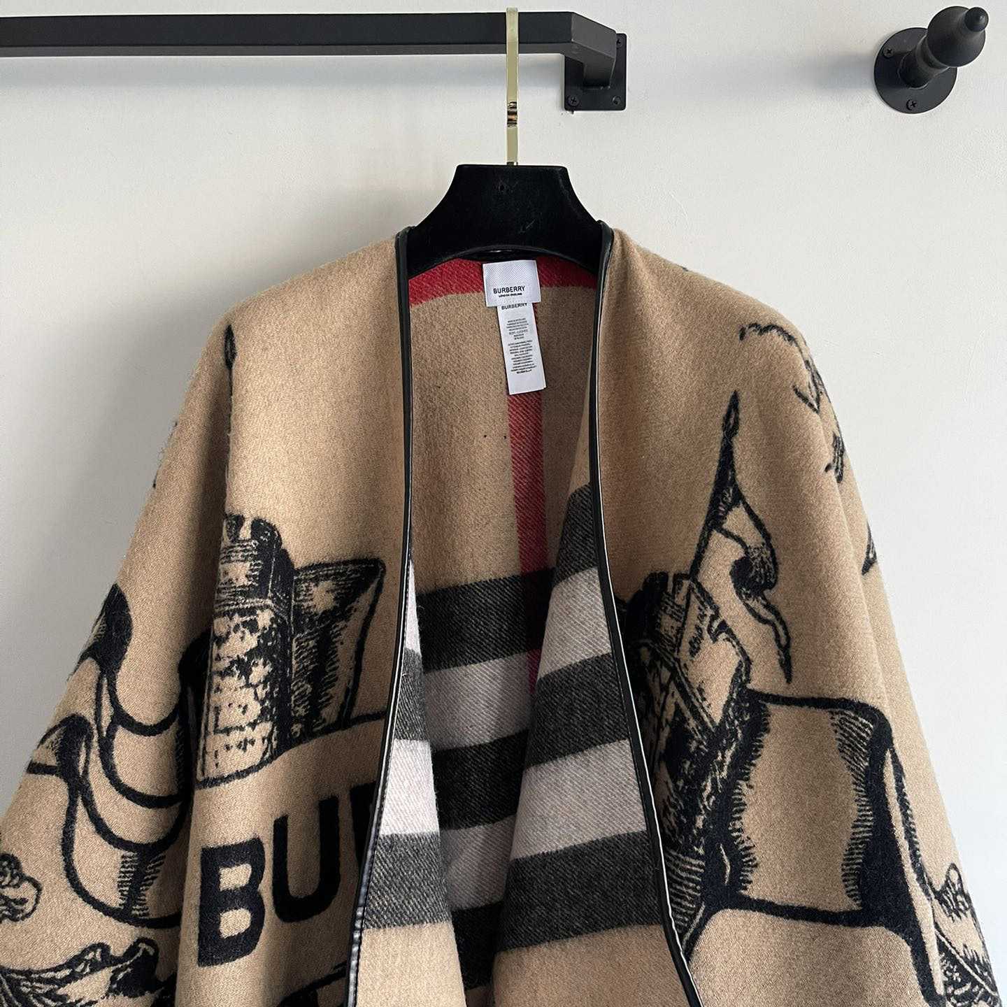 Burberry Poncho - EUR FASHION