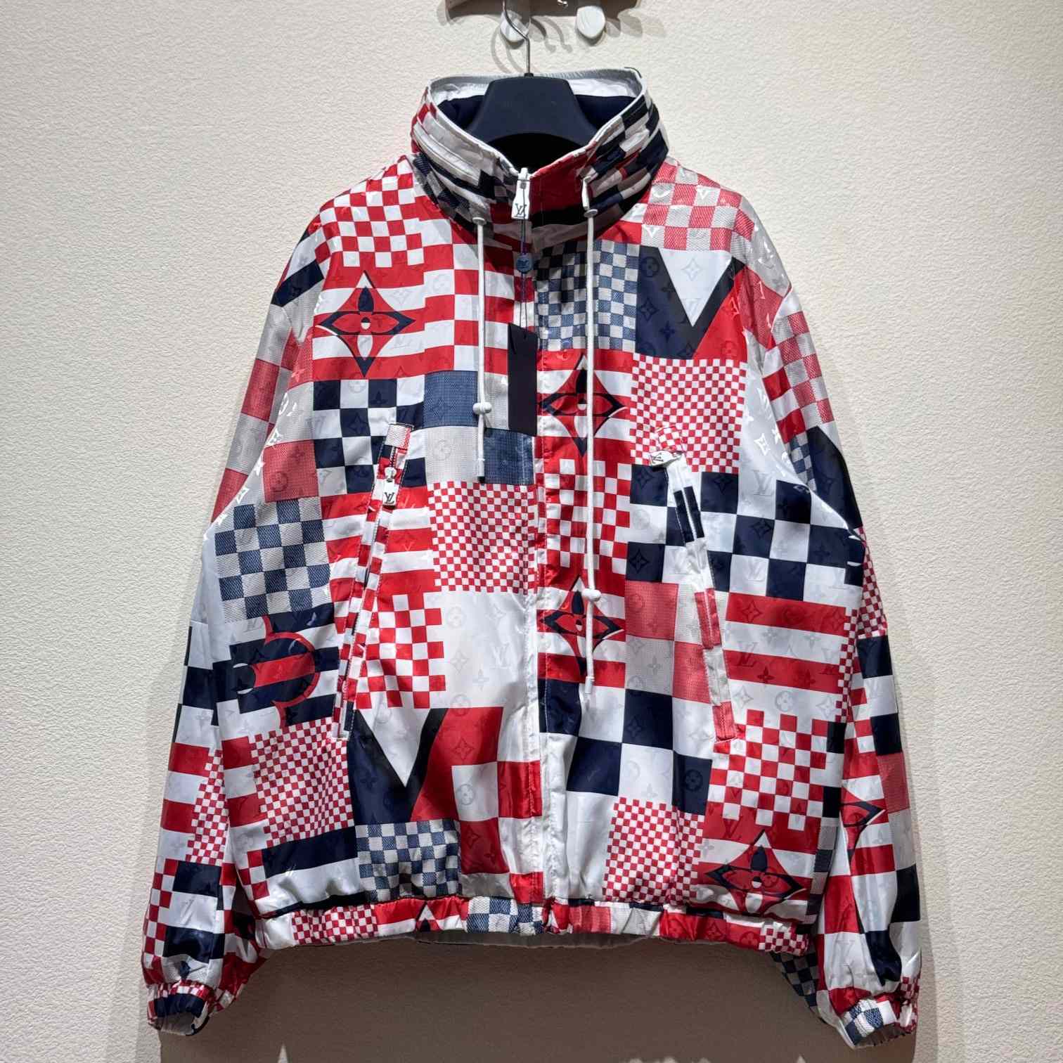 Louis Vuitton Reversible Nylon Windbreaker   1AFVMV - EUR FASHION