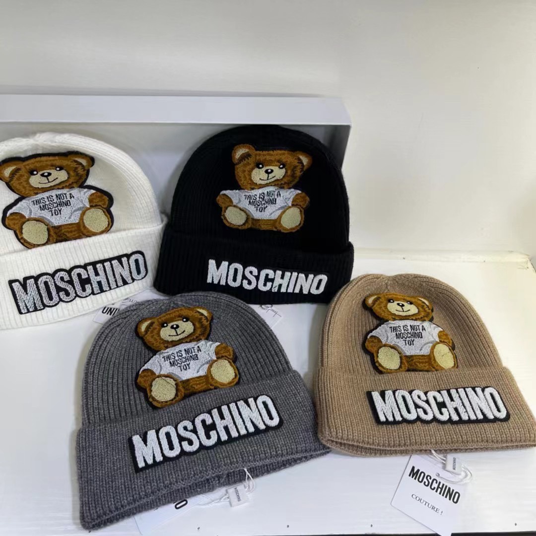 Moschino Beanie  - EUR FASHION