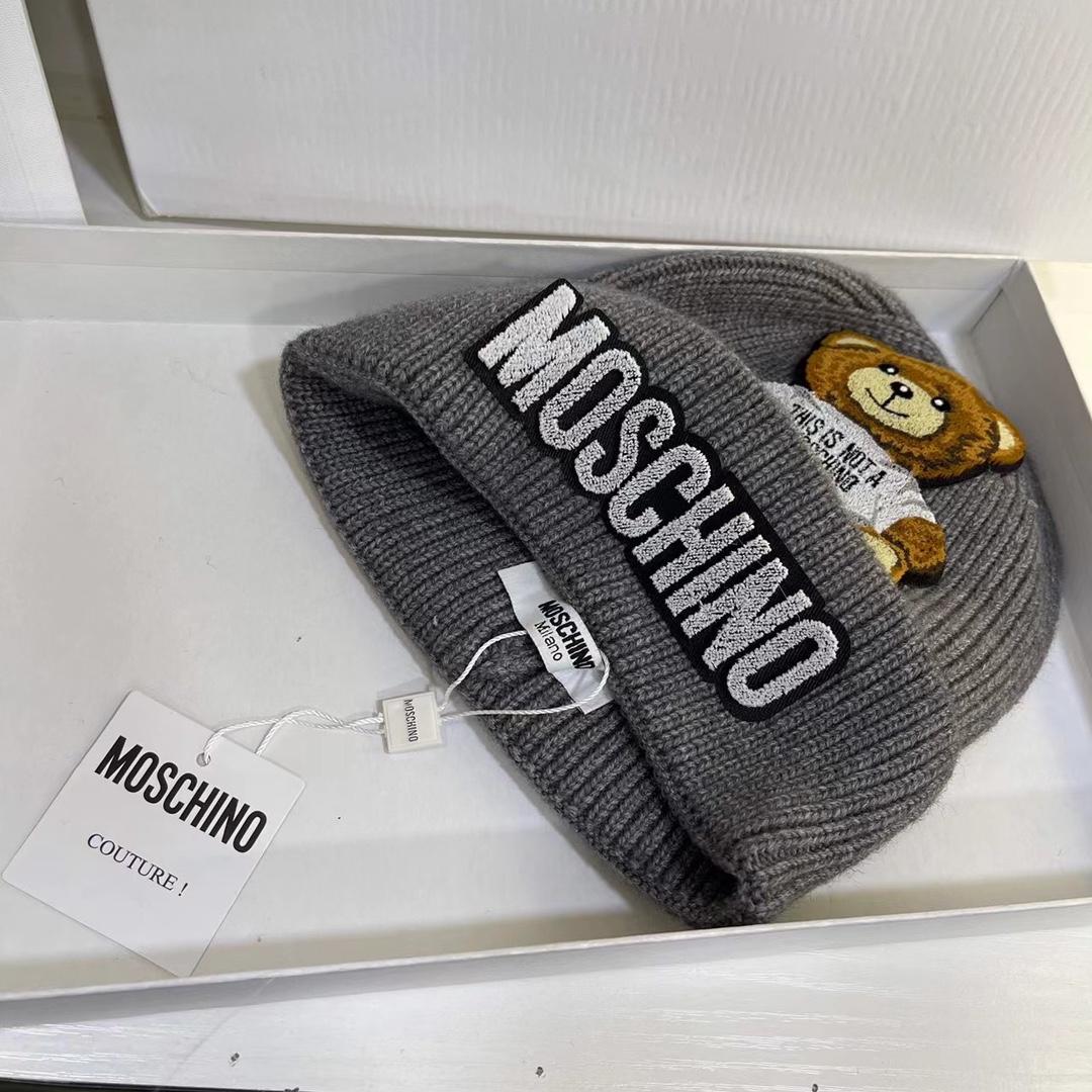 Moschino Beanie  - EUR FASHION