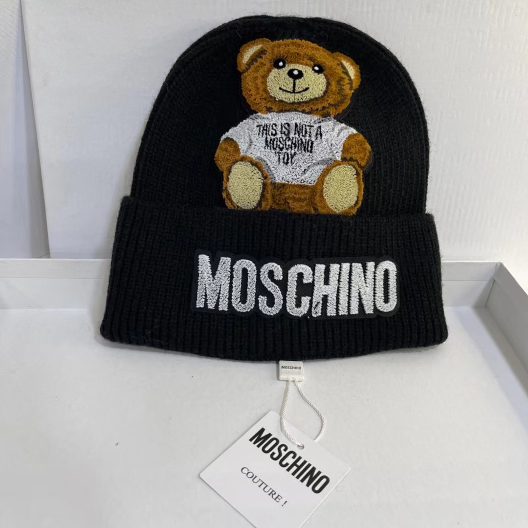 Moschino Beanie  - EUR FASHION