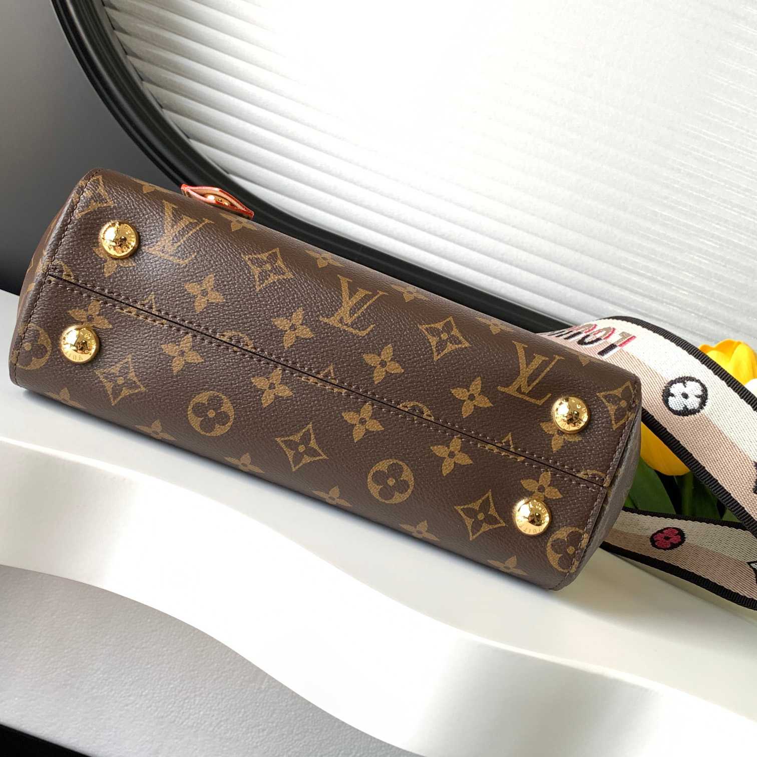 Louis Vuitton Cluny BB  M46372 - EUR FASHION