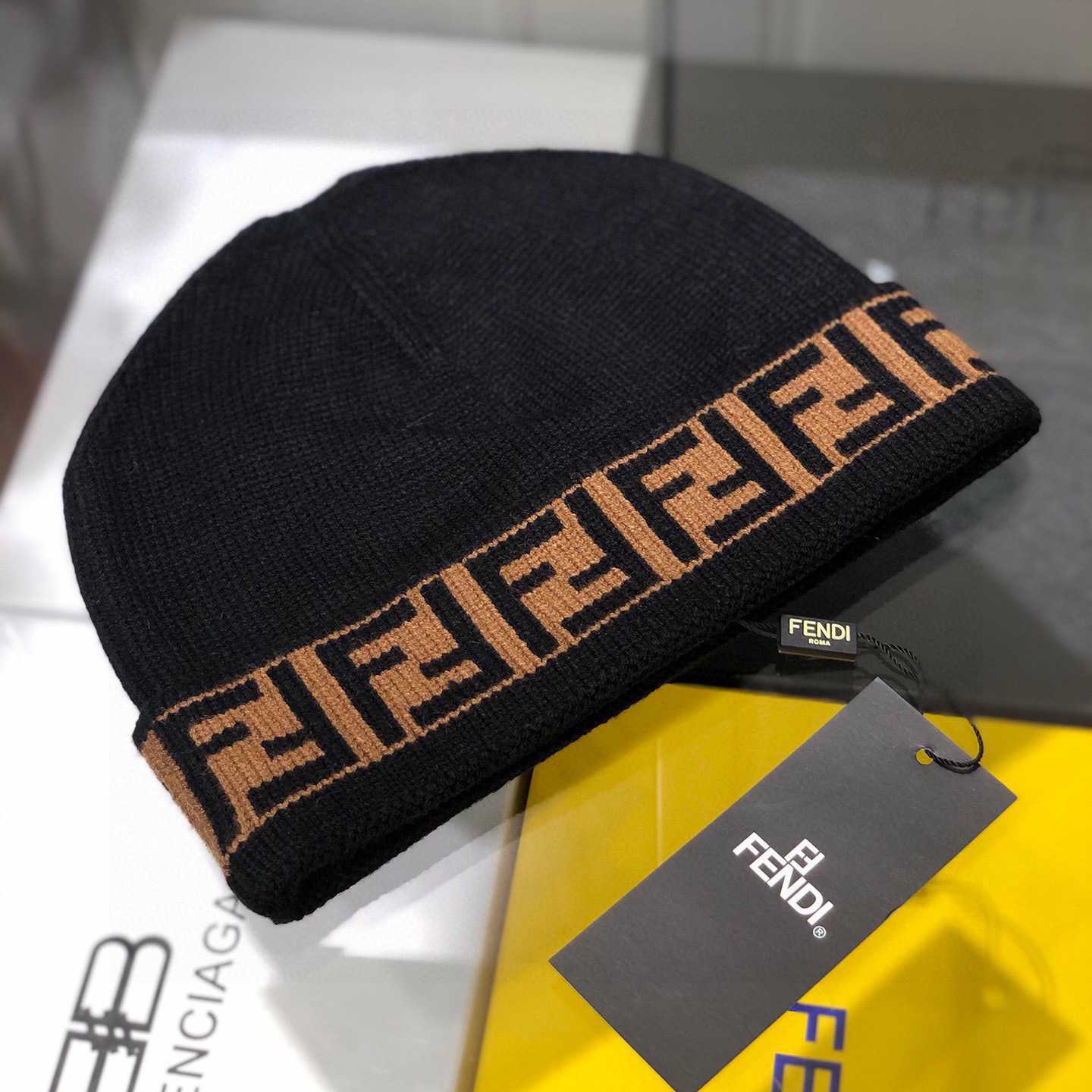 Fendi Beanie  - EUR FASHION