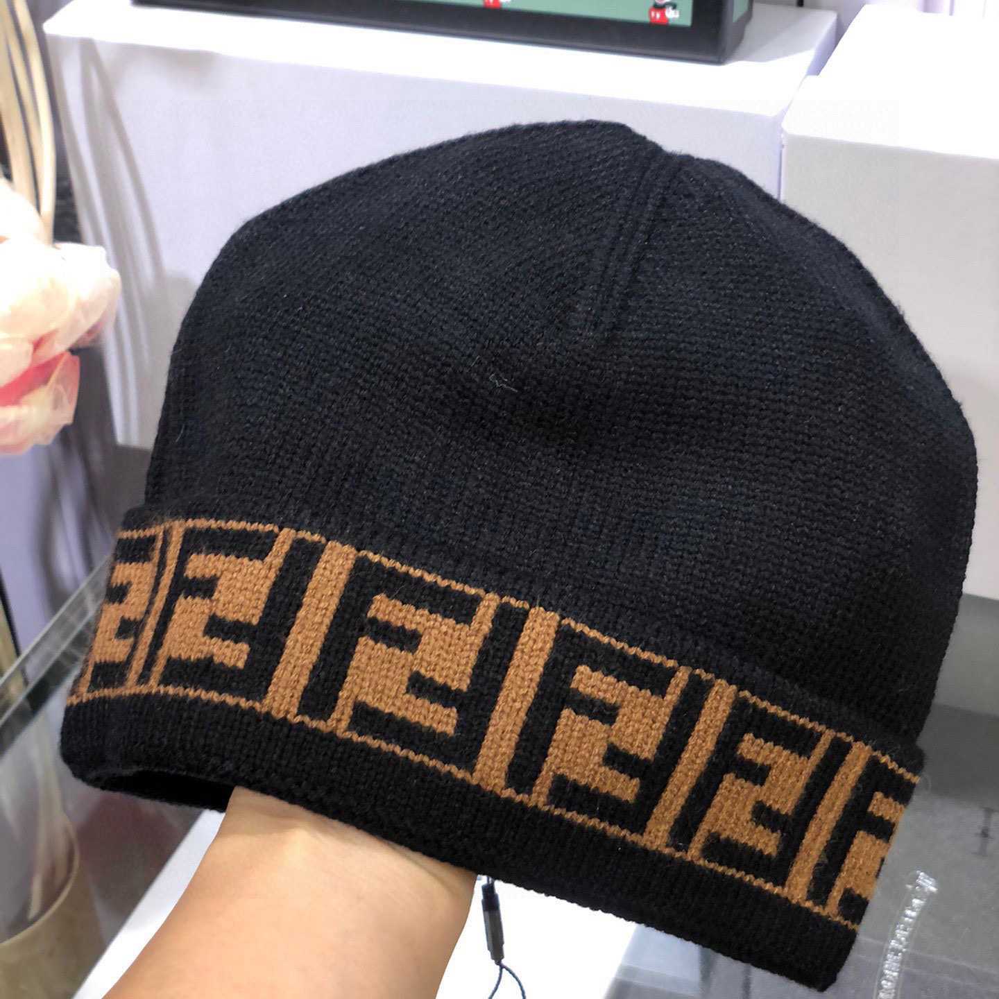 Fendi Beanie  - EUR FASHION