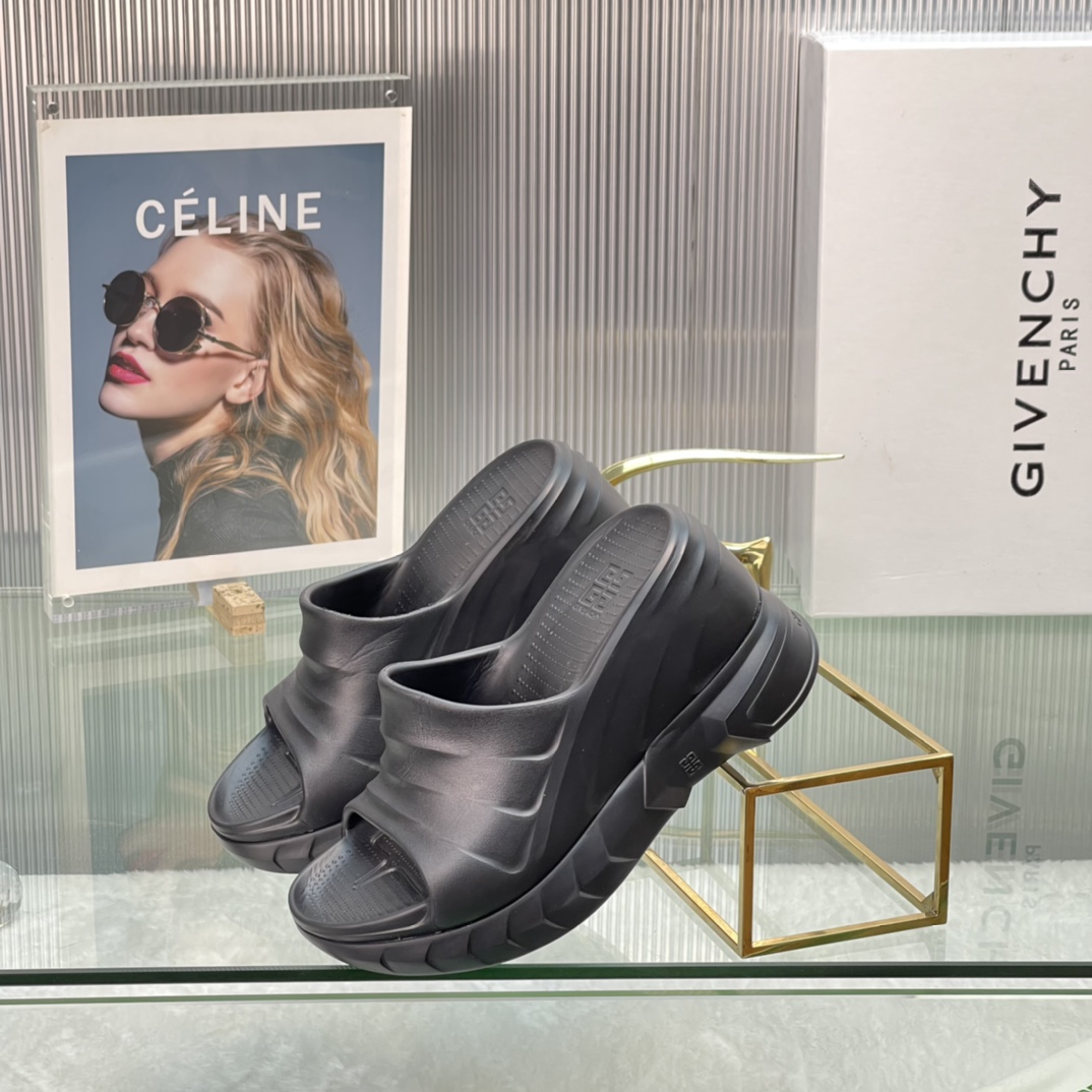 Givenchy Marshmallow Sandals In Rubber - EUR FASHION