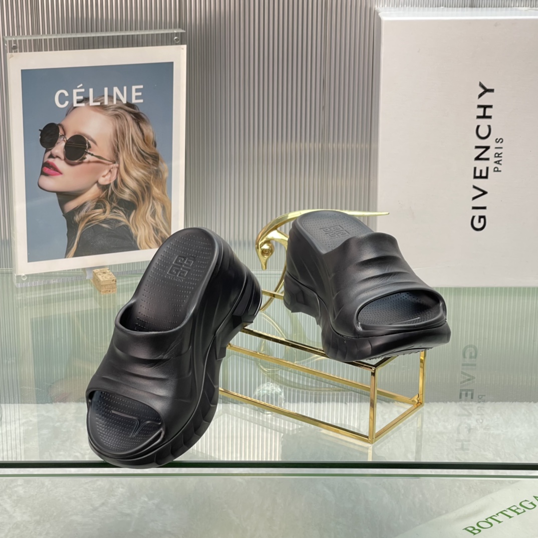 Givenchy Marshmallow Sandals In Rubber - EUR FASHION