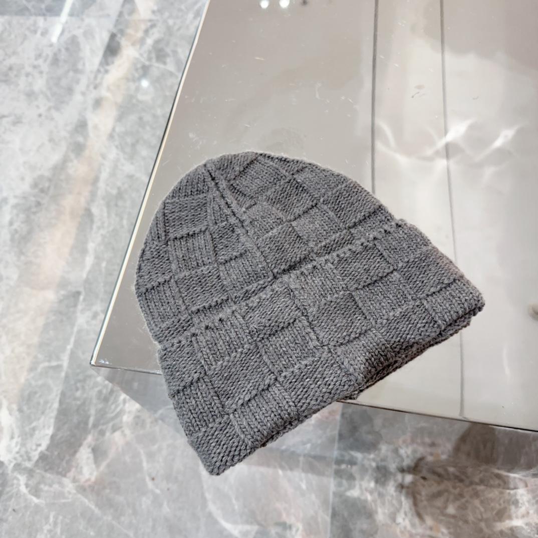 Louis Vuitton Pearls Beanie - EUR FASHION