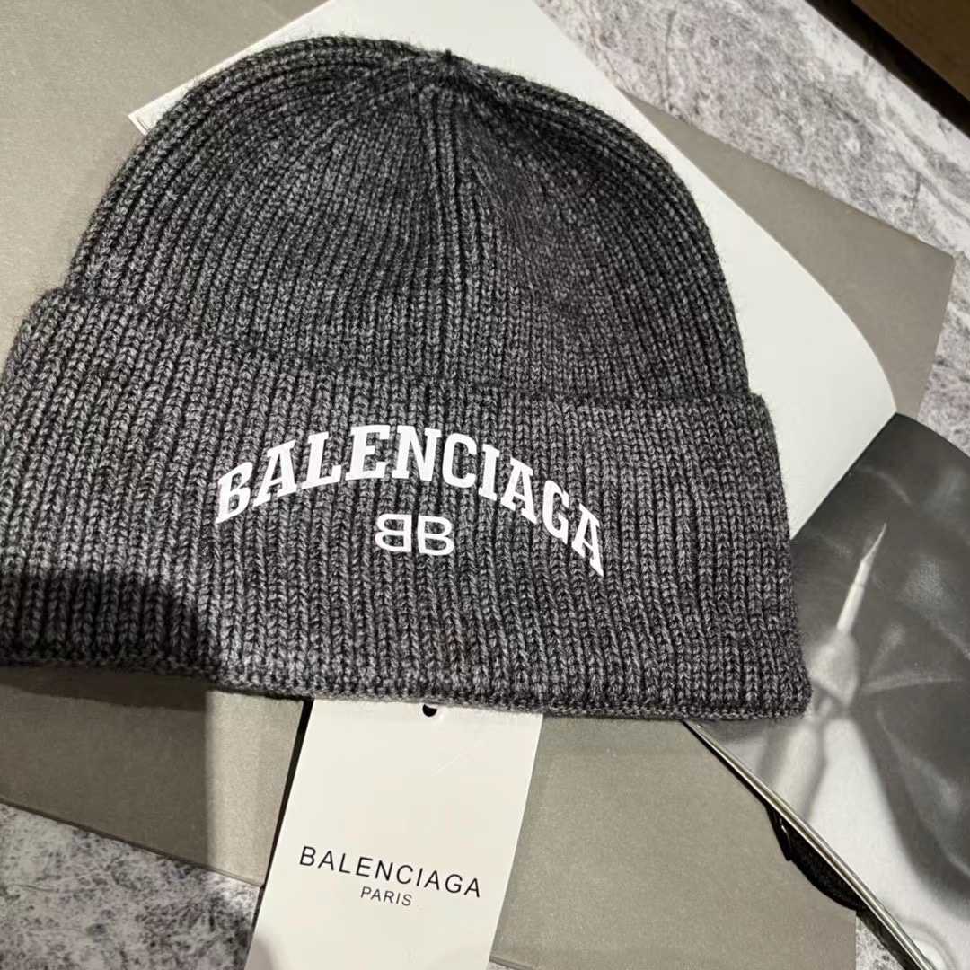 Balenciag Beanie  - EUR FASHION