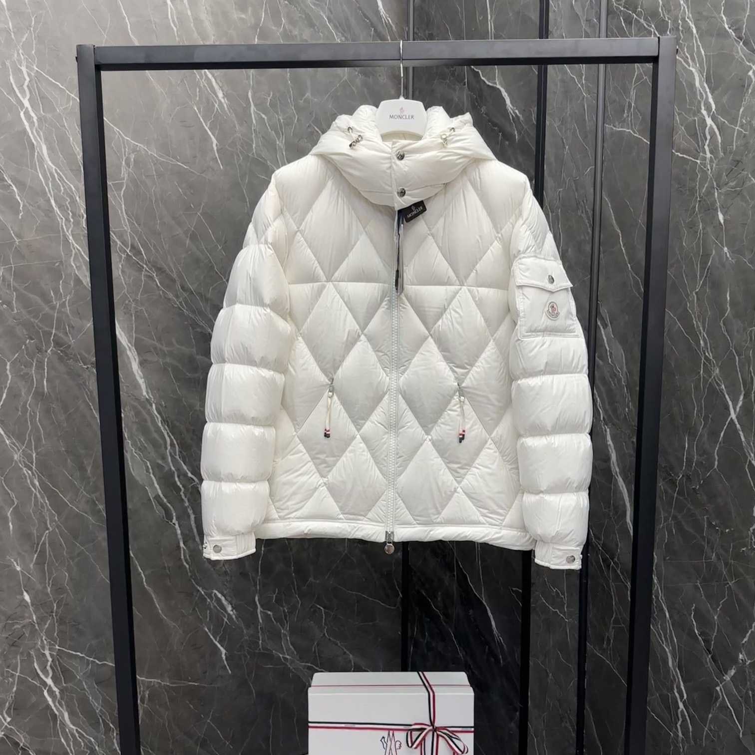 Moncler Averole Short Down Jacket - EUR FASHION