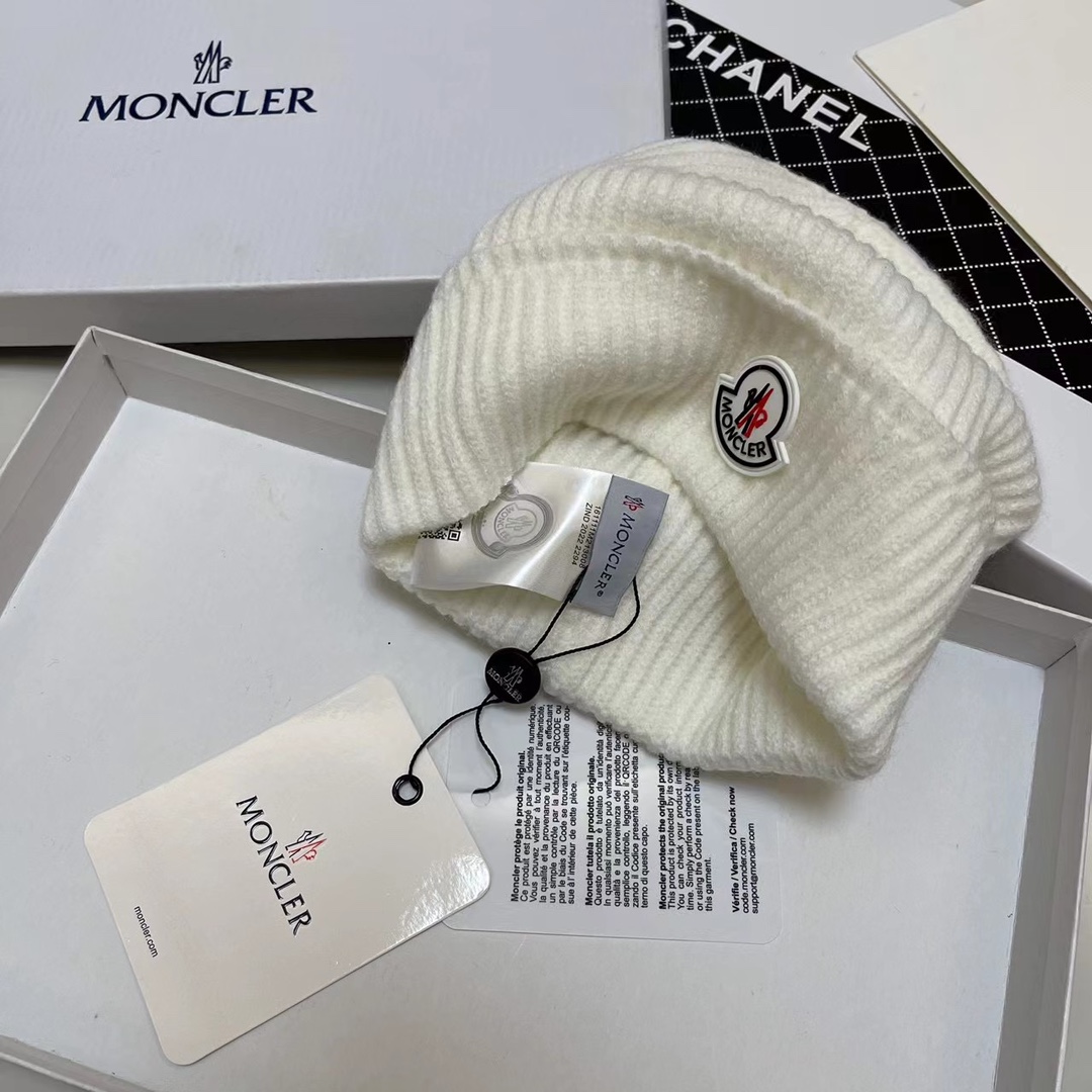 Moncler Beanie  - EUR FASHION