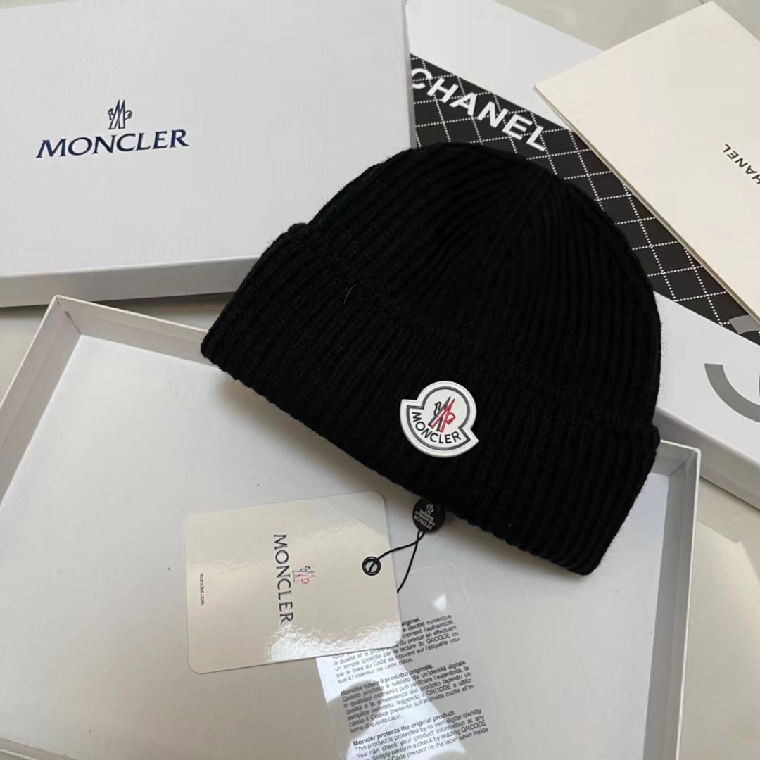 Moncler Beanie  - EUR FASHION