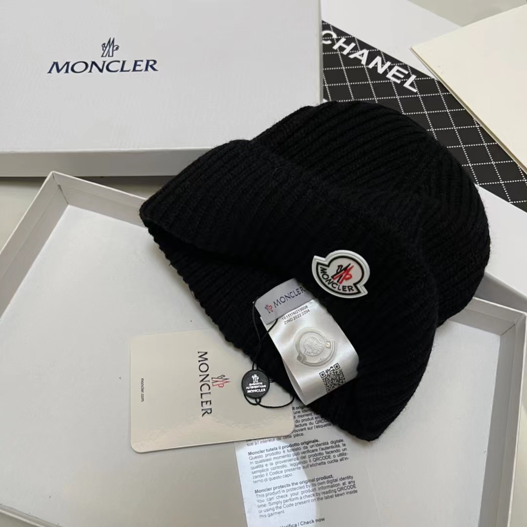 Moncler Beanie  - EUR FASHION