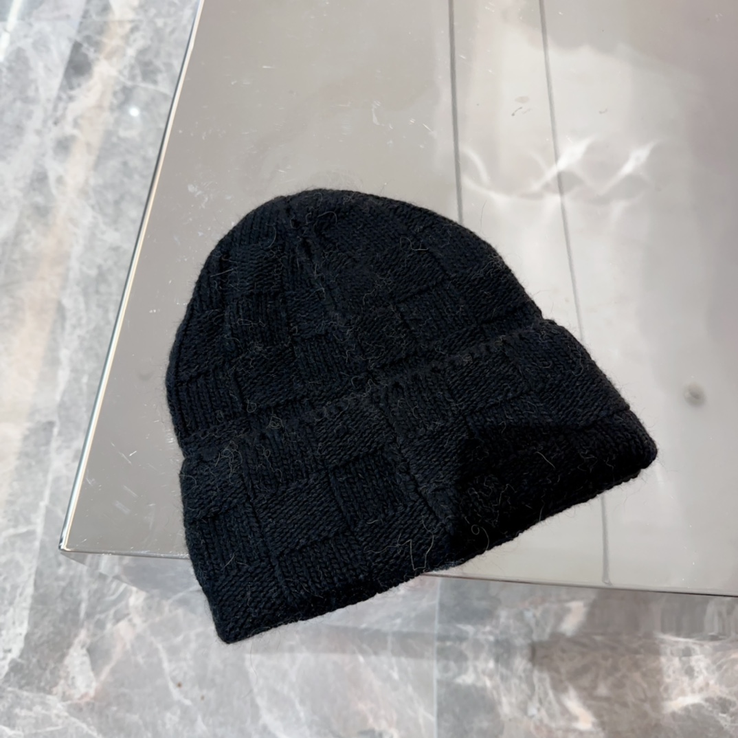 Louis Vuitton Pearls Beanie - EUR FASHION