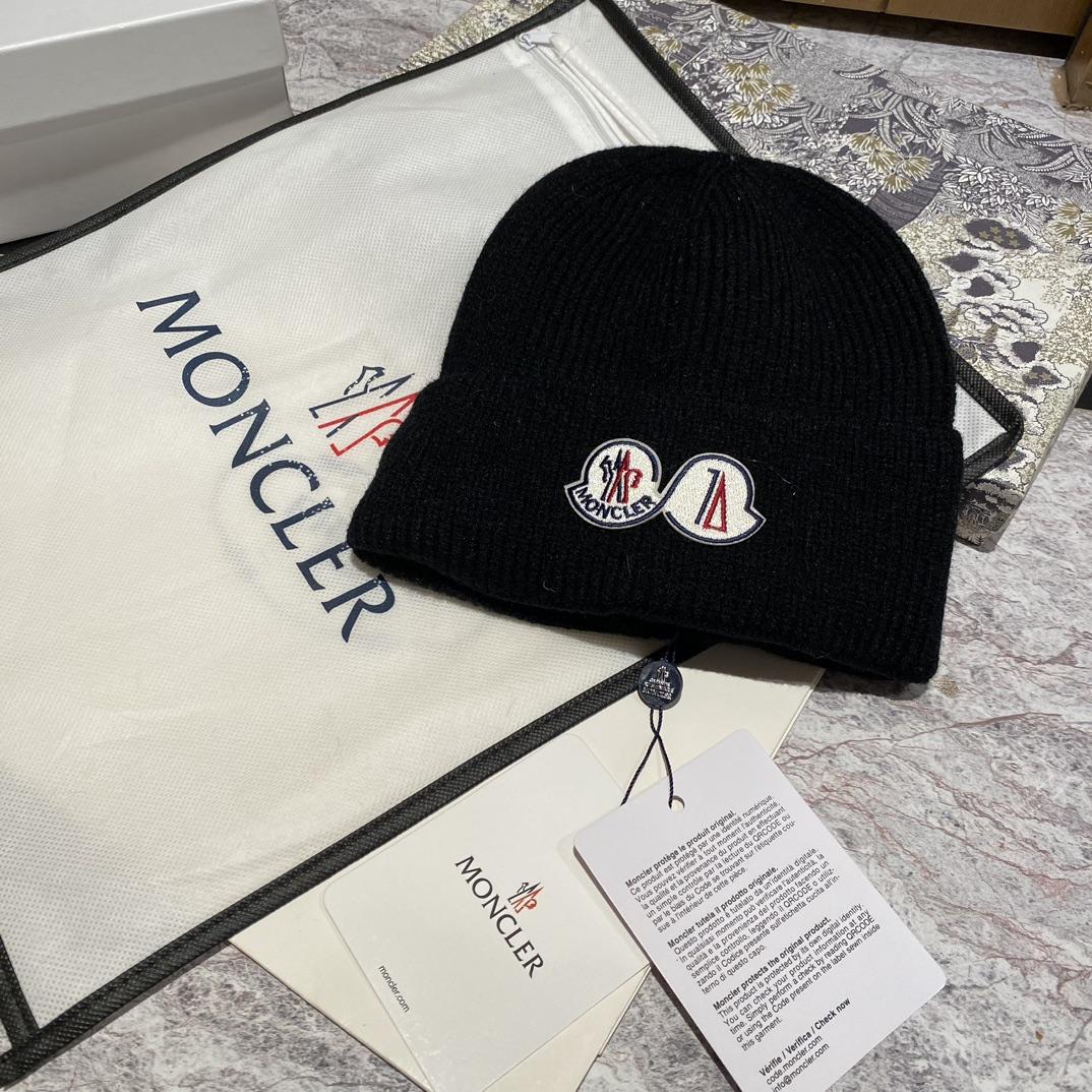 Moncler Beanie  - EUR FASHION