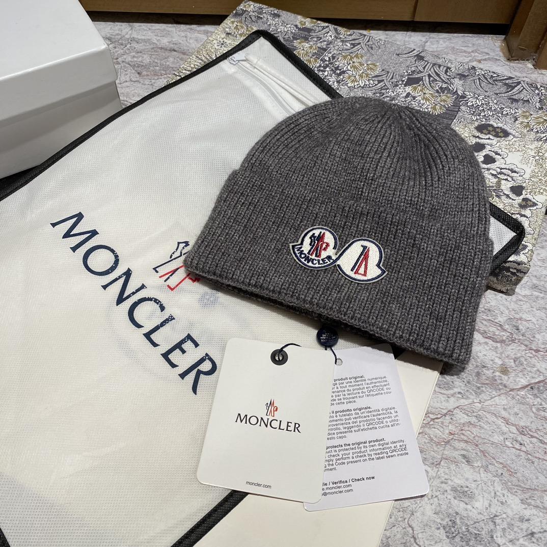 Moncler Beanie  - EUR FASHION