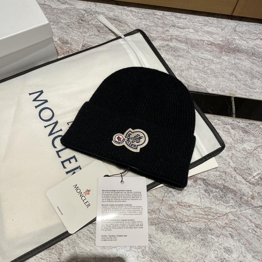 Moncler Beanie  - EUR FASHION