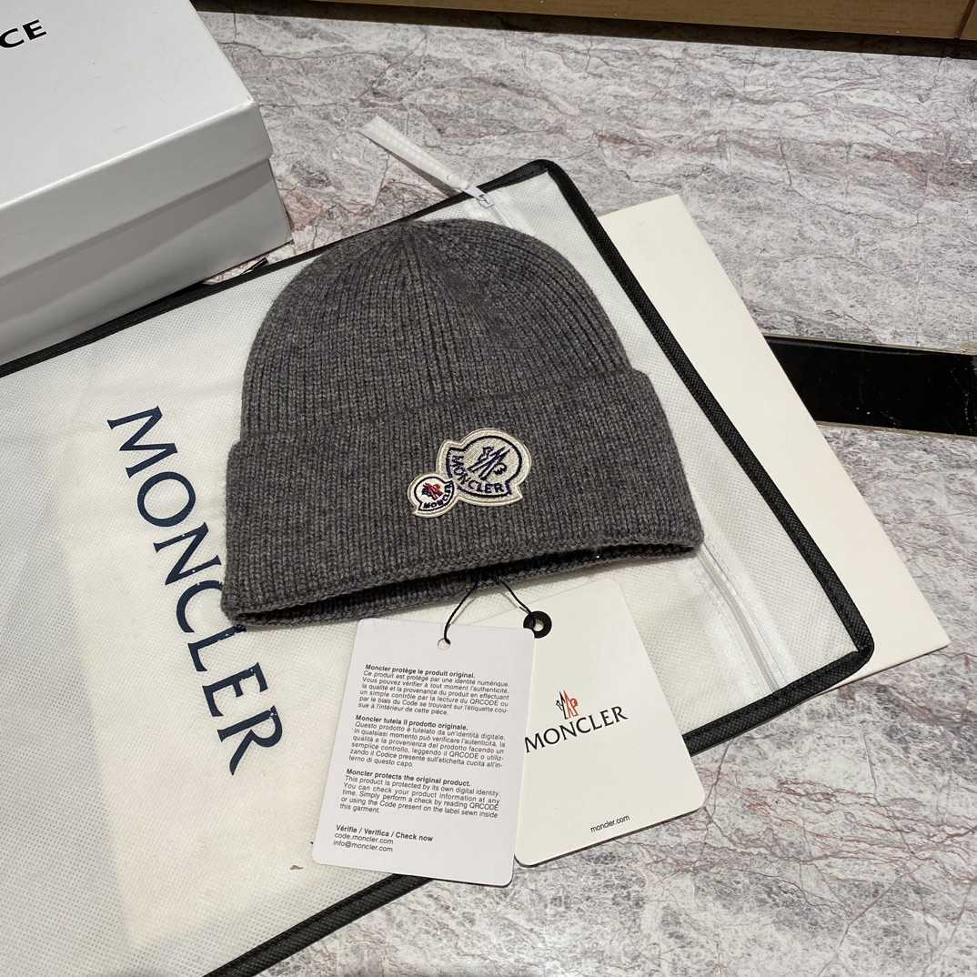 Moncler Beanie  - EUR FASHION