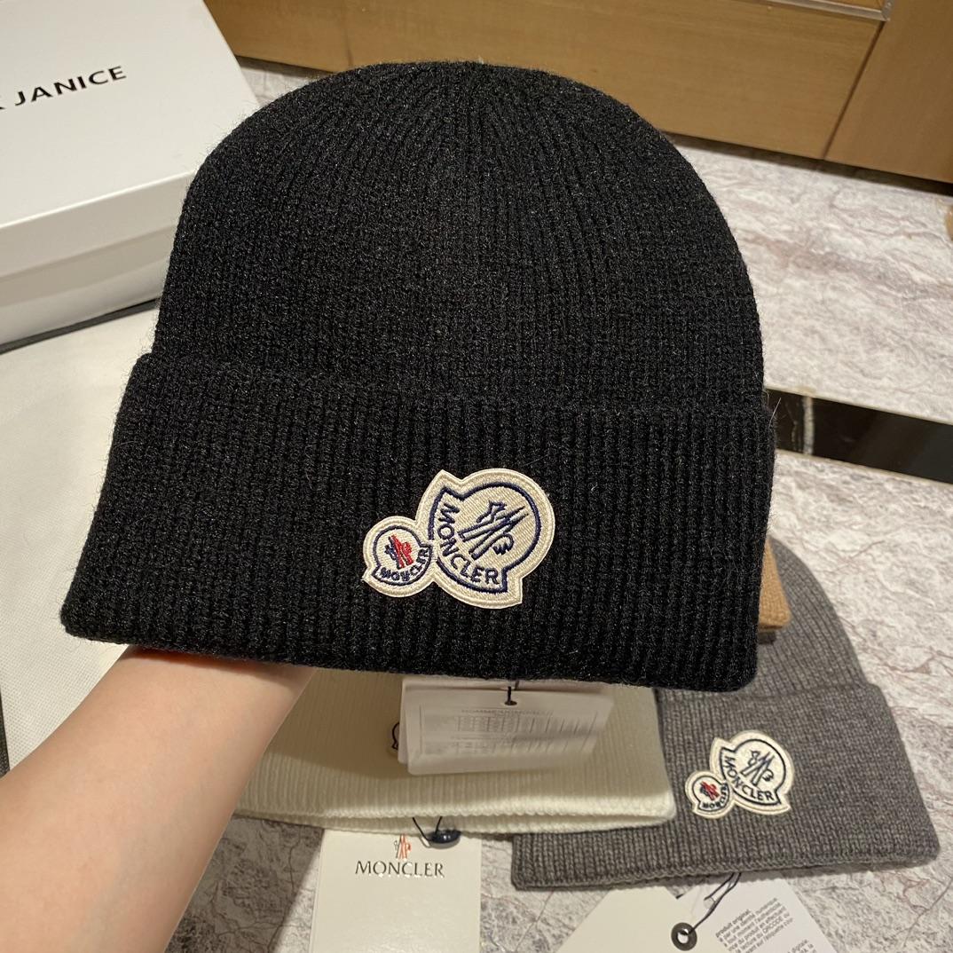 Moncler Beanie  - EUR FASHION