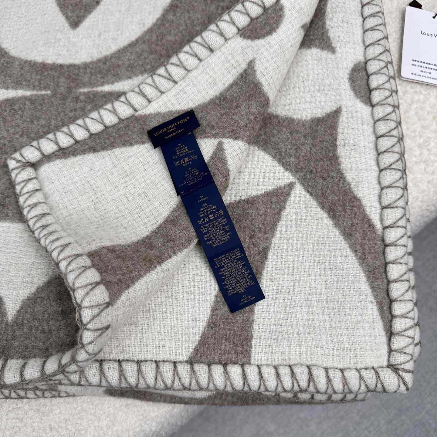 Louis Vuitton LV Medallion Blanket  M79275 - EUR FASHION