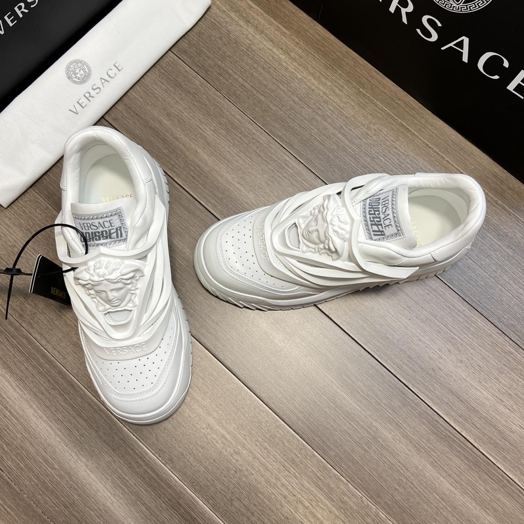 Versace Low-top Sneakers - EUR FASHION