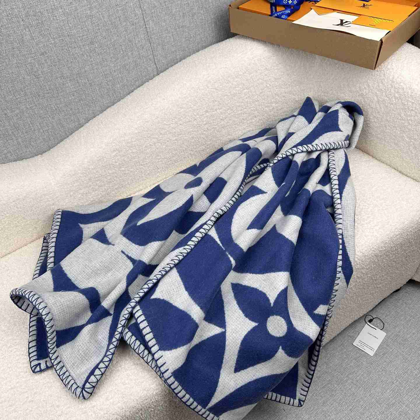 Louis Vuitton LV Medallion Blanket  M79332 - EUR FASHION