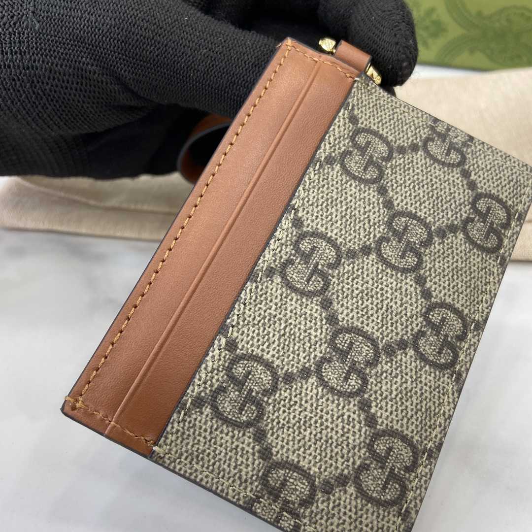 Gucci GG Emblem Card Case With Strap - EUR FASHION