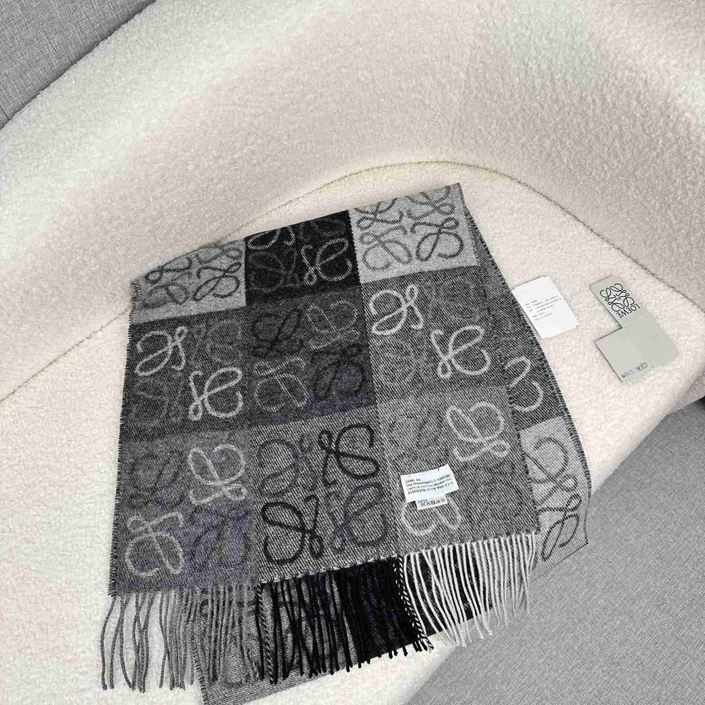 Loewe Scarf In Wool And Cashmere - EUR FASHION