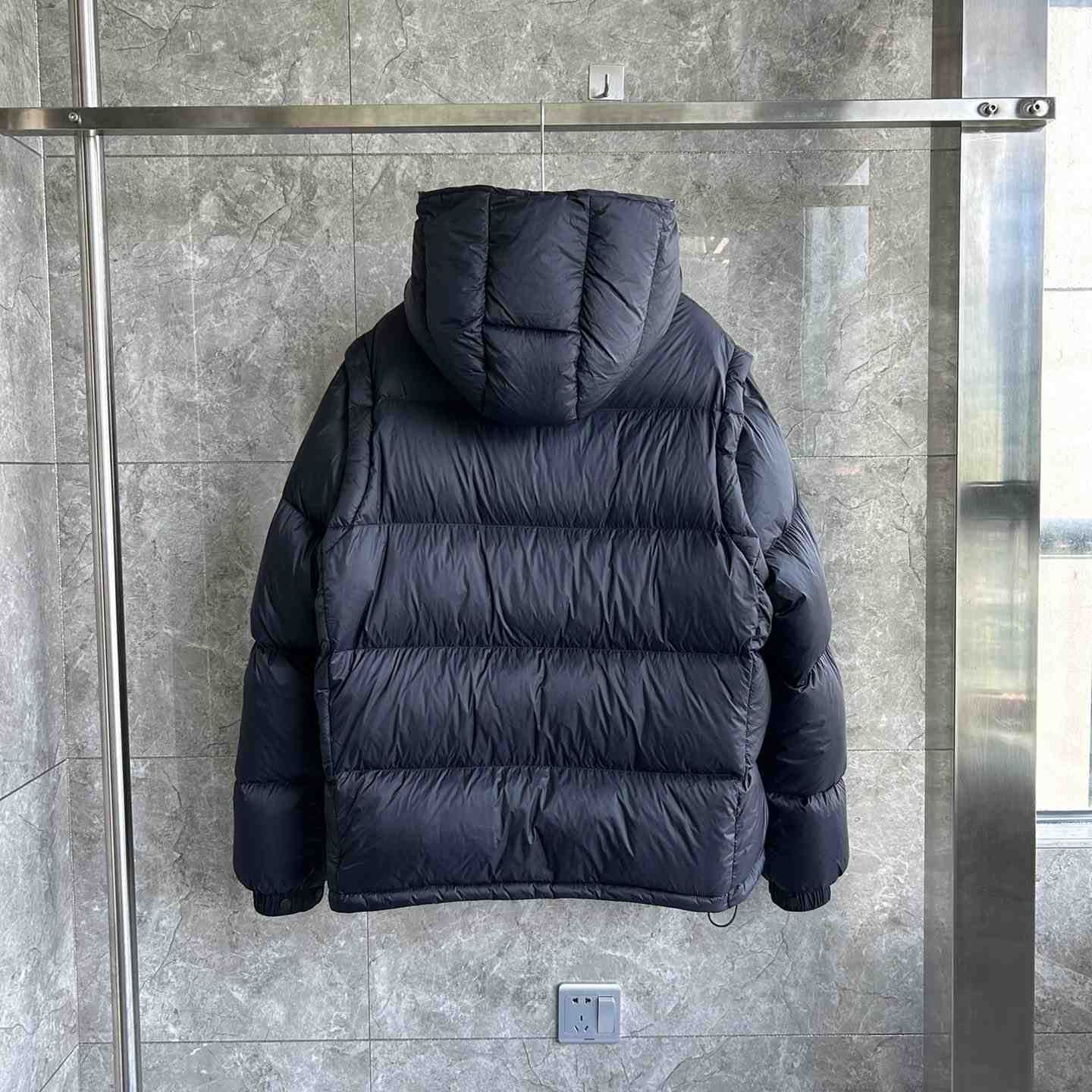 Moncler Cyclone 2-IN-1 Short Down Jacket - EUR FASHION