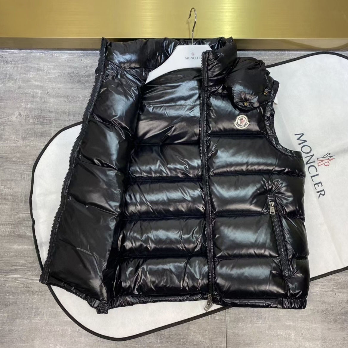 Moncler Bormes Vest - EUR FASHION