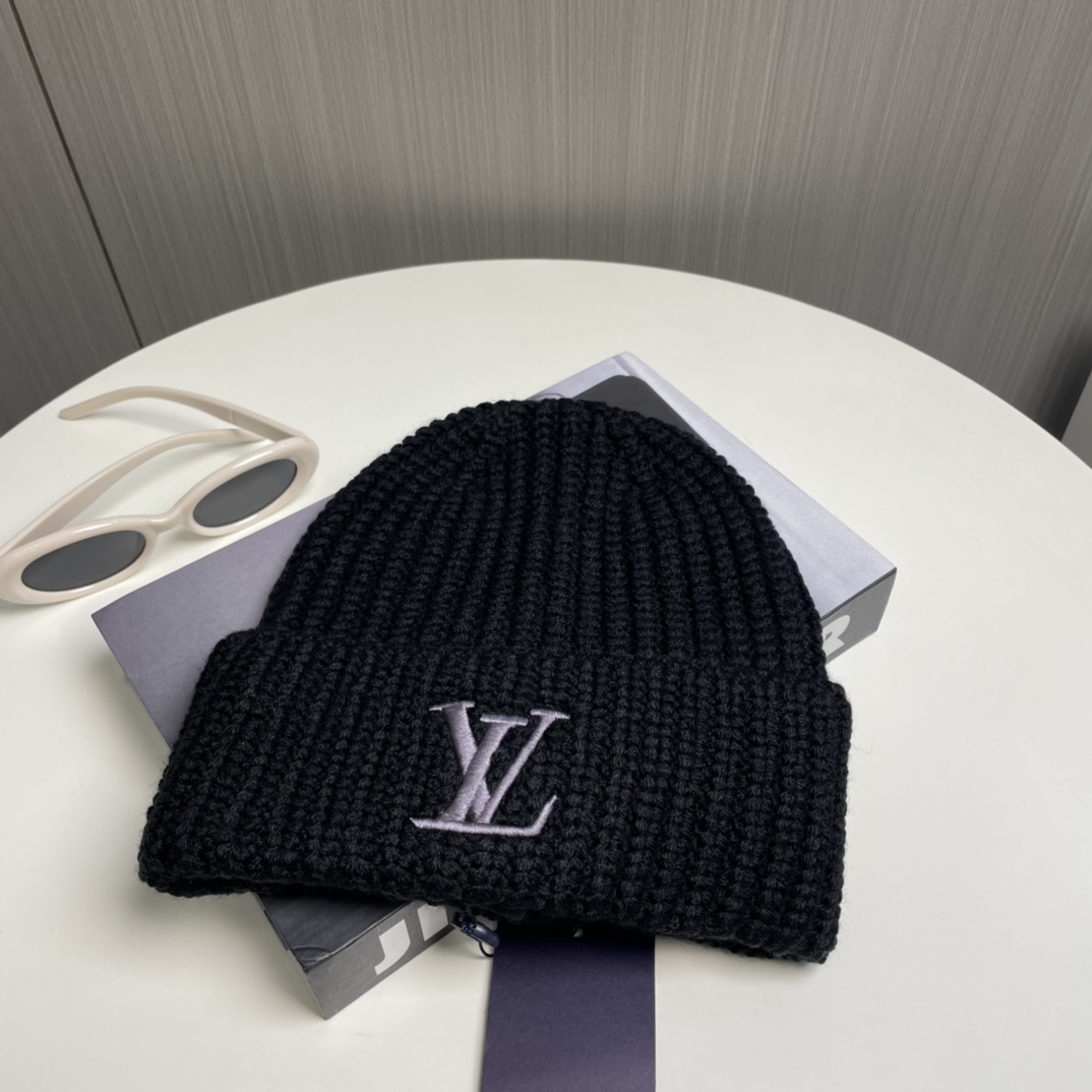 Louis Vuitton Beanie - EUR FASHION