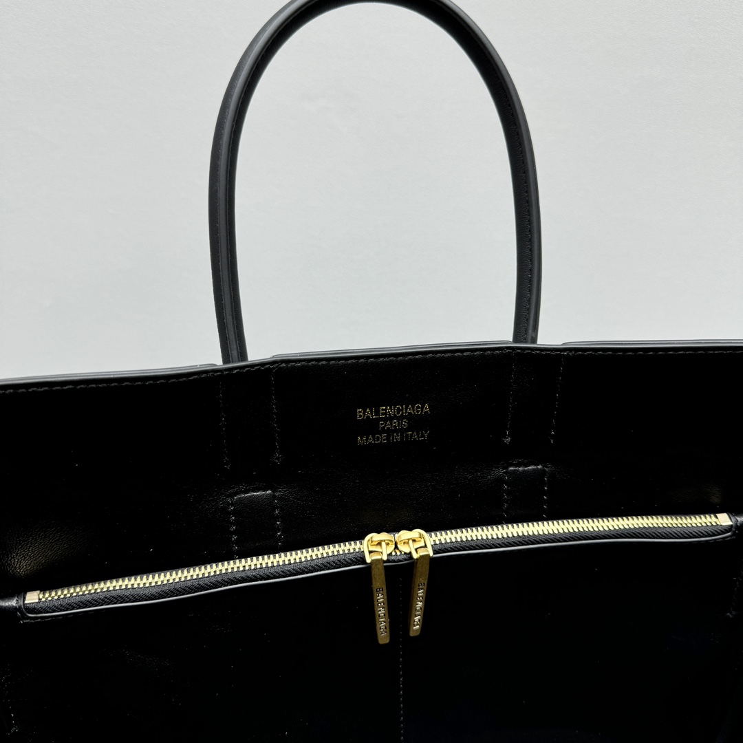 Balenciaga Bel Air Small Carry All Bag in black - EUR FASHION