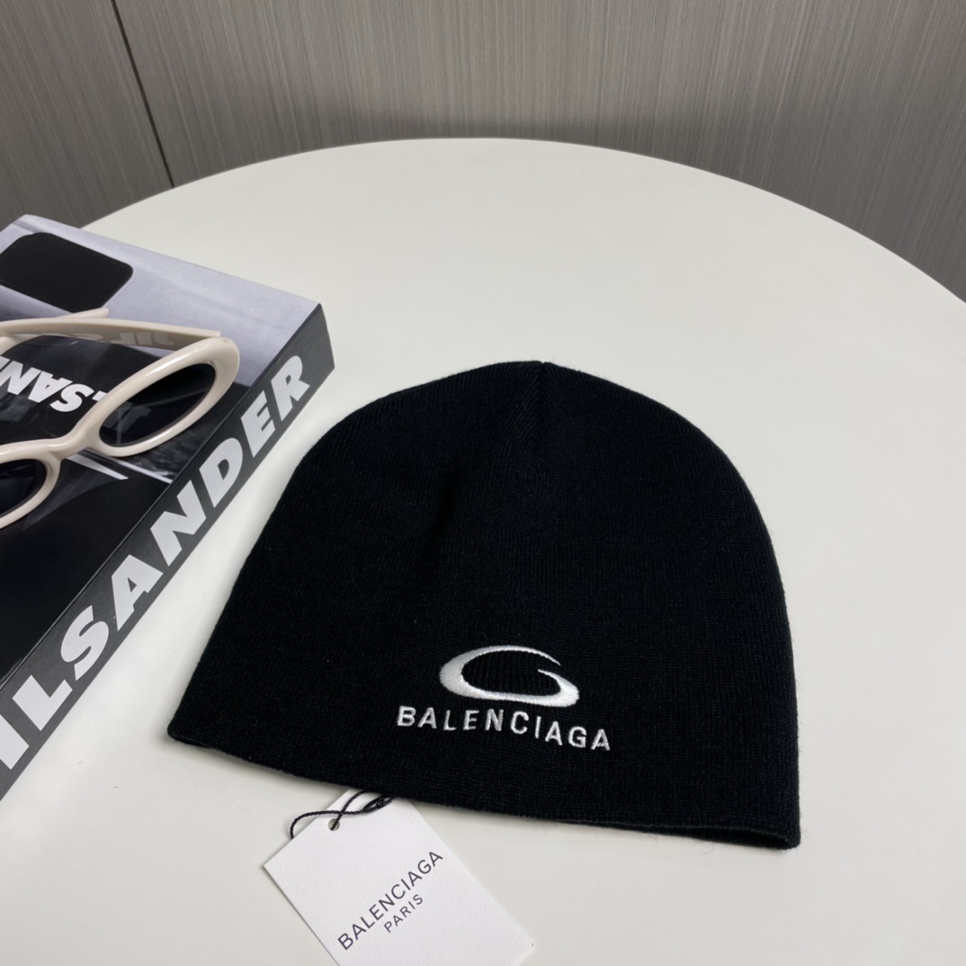 Balenciag Beanie  - EUR FASHION