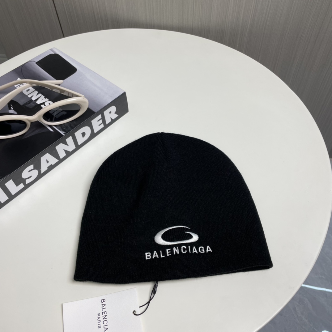 Balenciag Beanie  - EUR FASHION