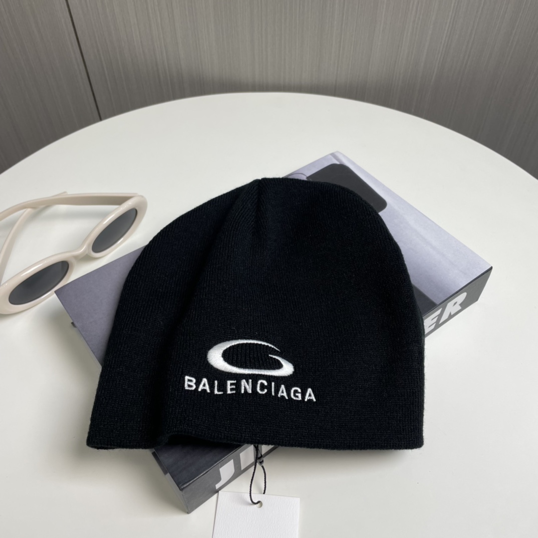 Balenciag Beanie  - EUR FASHION