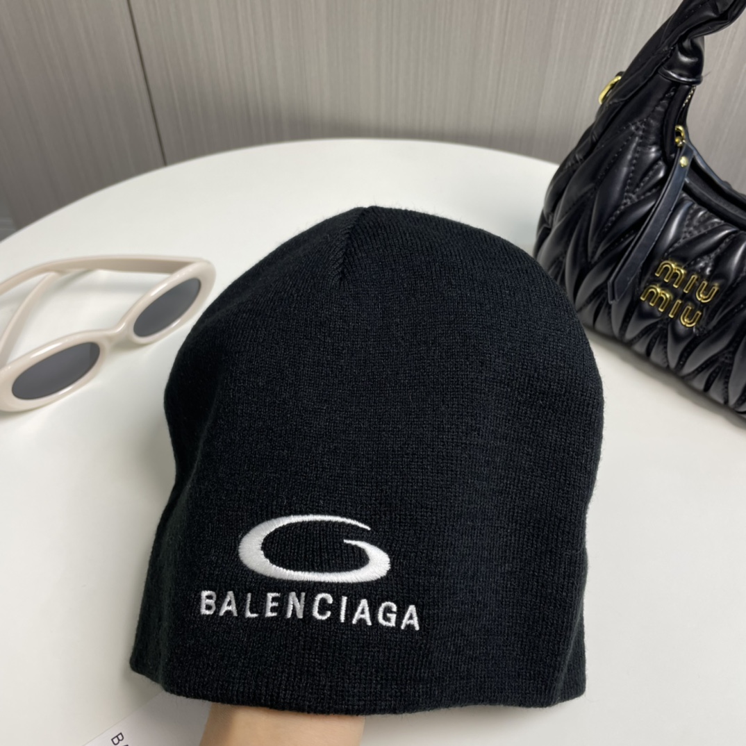 Balenciag Beanie  - EUR FASHION