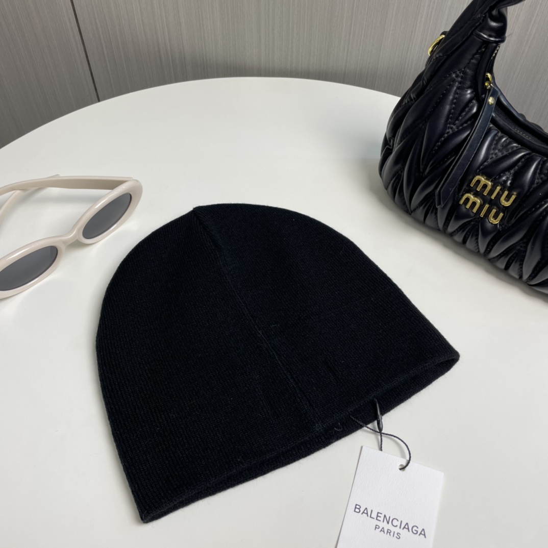 Balenciag Beanie  - EUR FASHION