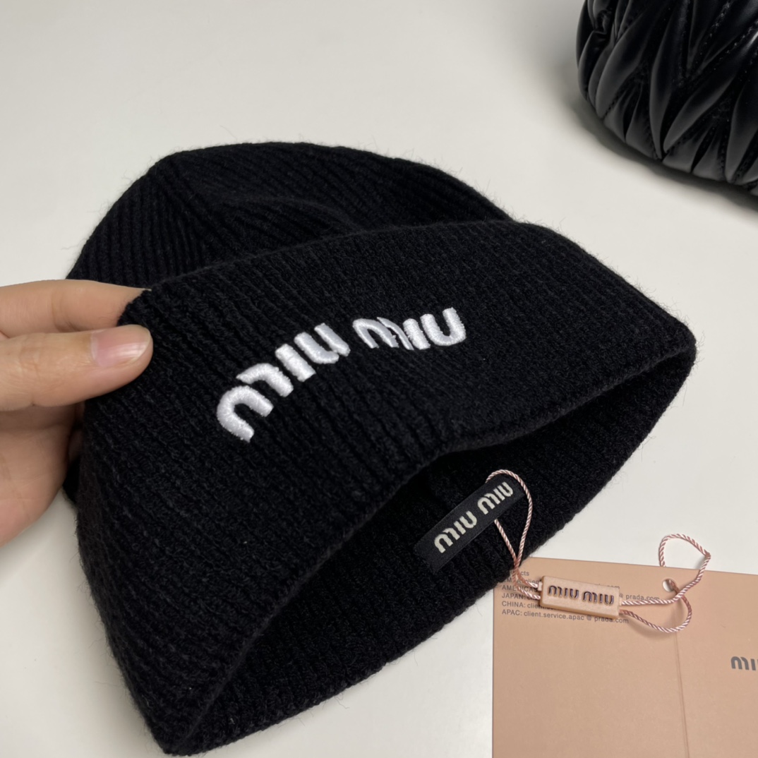 Miu Miu  Beanie  - EUR FASHION