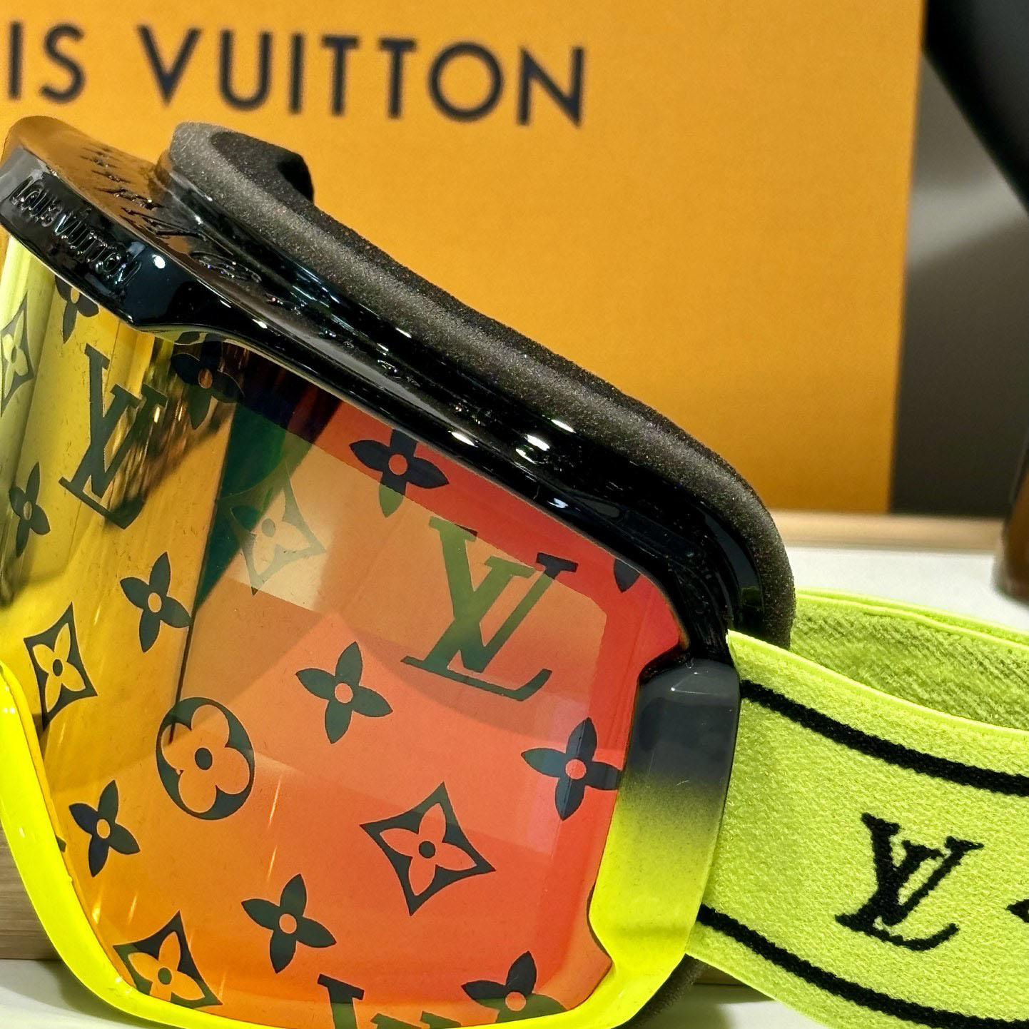 Louis Vuitton LV Snow Mask     - EUR FASHION