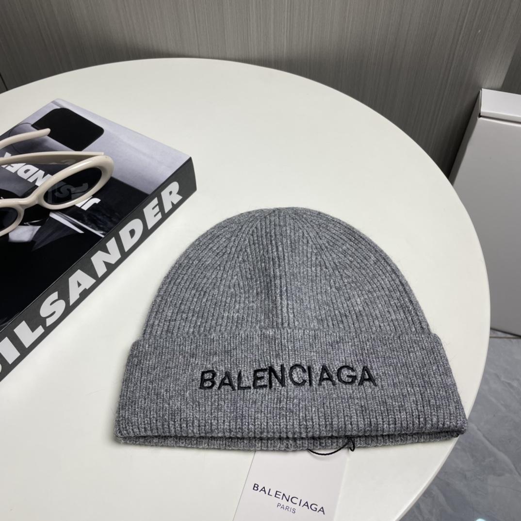 Balenciag Beanie  - EUR FASHION