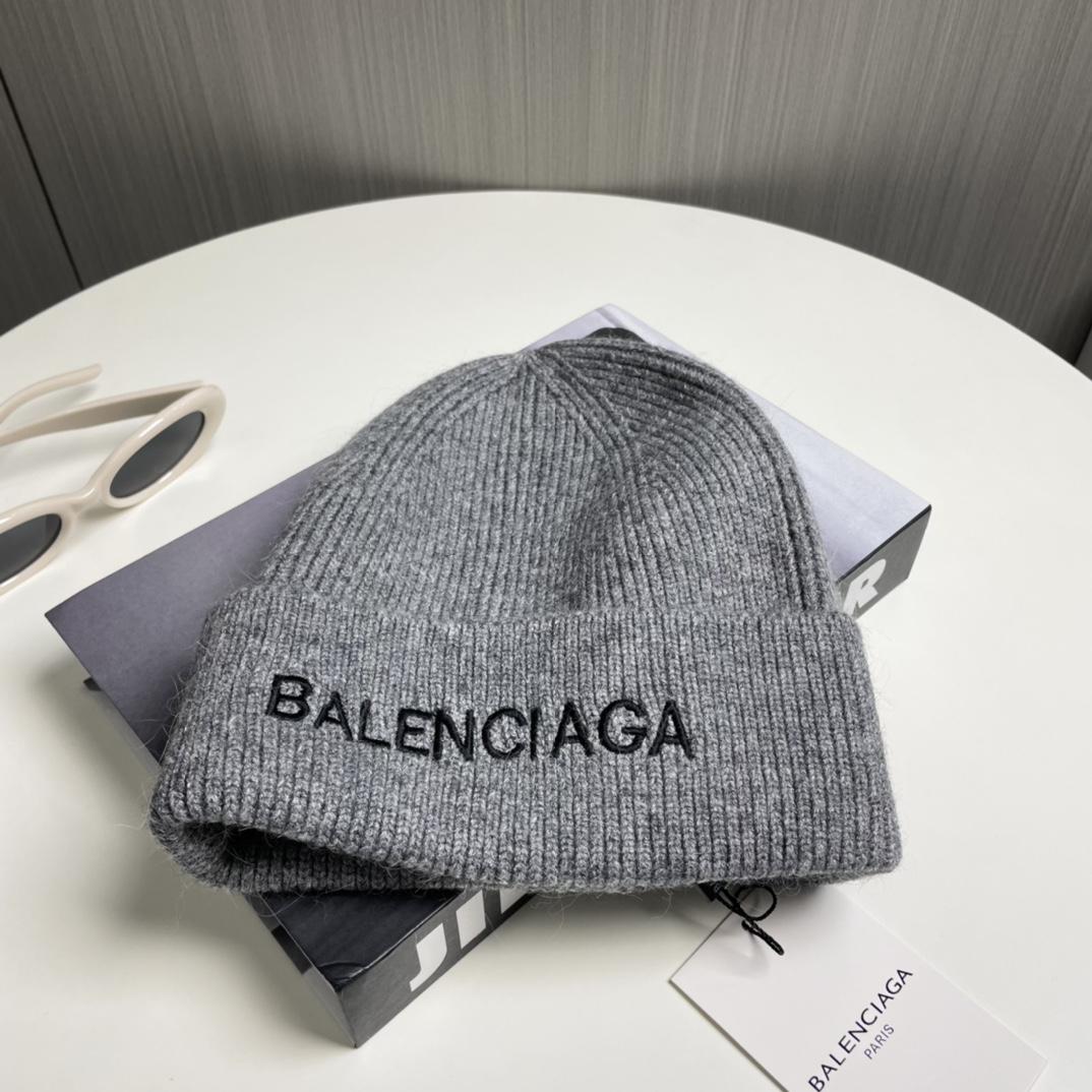 Balenciag Beanie  - EUR FASHION